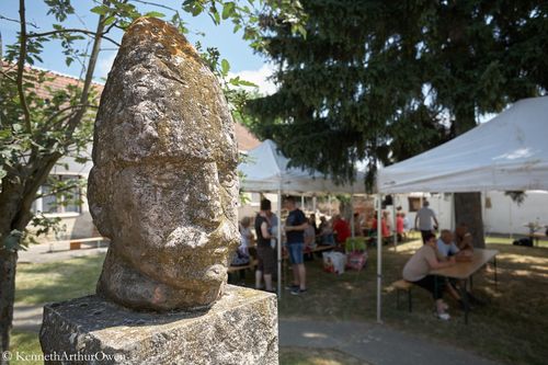 Ibafa parasztfej szobor